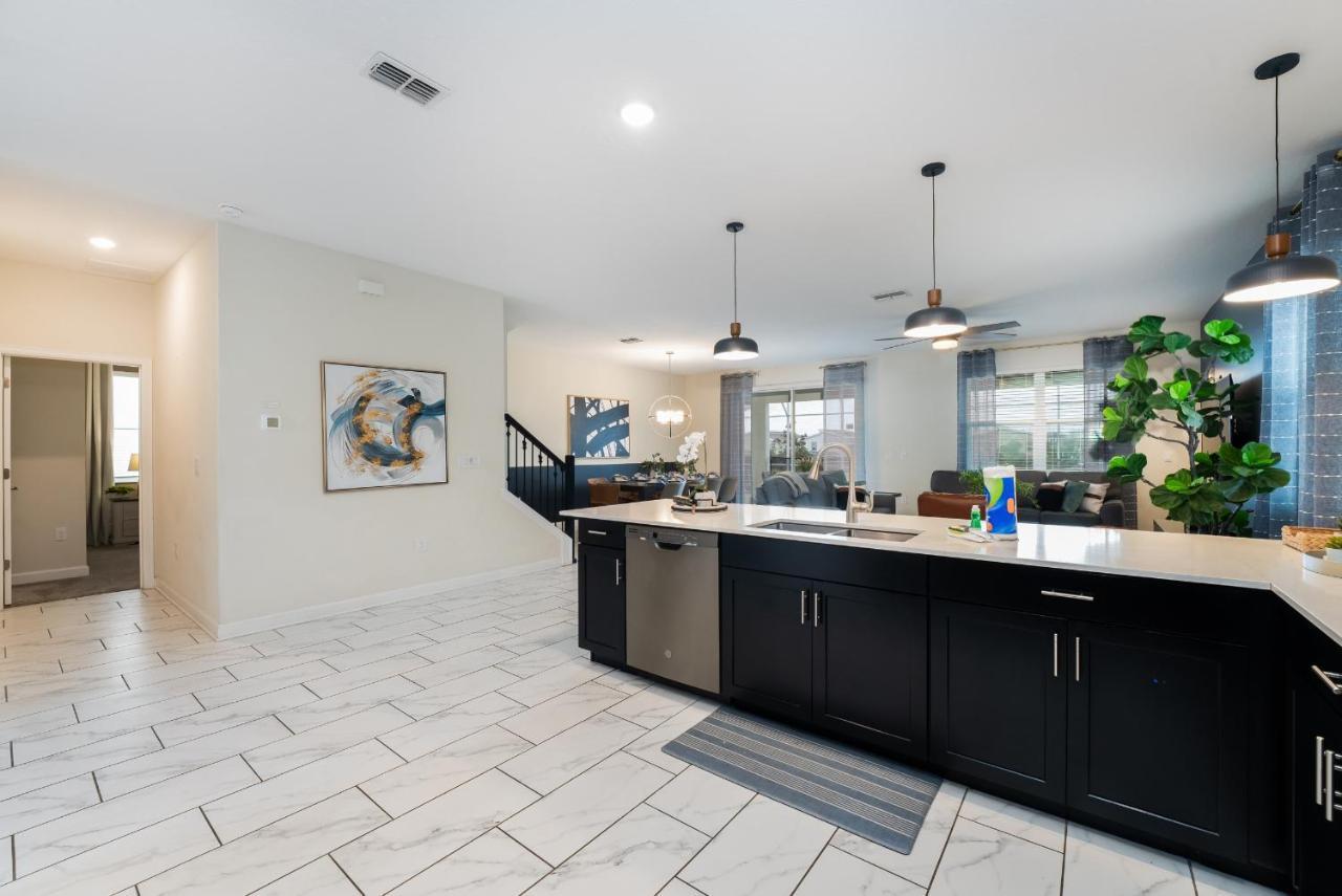 Spacious 8br By World W Private Pool